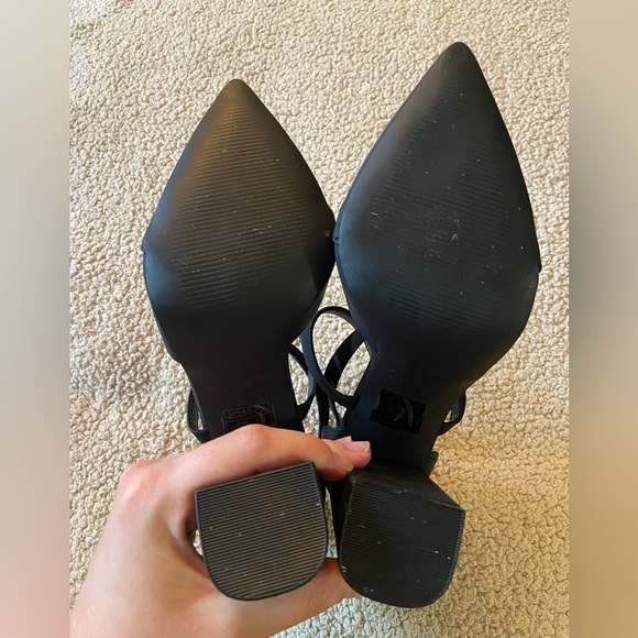 🌸 Call it Spring 🌸 “Adiralla” strappy black heel - Picture 3 of 10